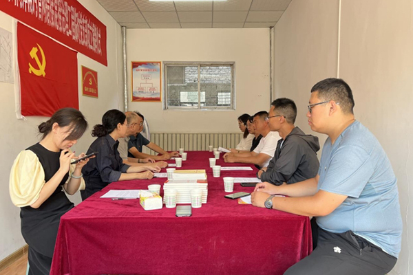 支部建在項目上  黨旗飄在工地上 ——中臨建設集團有限公司市區(qū)汾河兩岸雨污管網錯接混接治理工程臨時黨支部成立揭牌